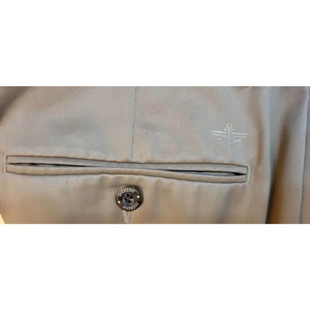 DOCKERS Signature Khaki D3 Classic Fit Pants / Slacks Men's Size 34 X 33